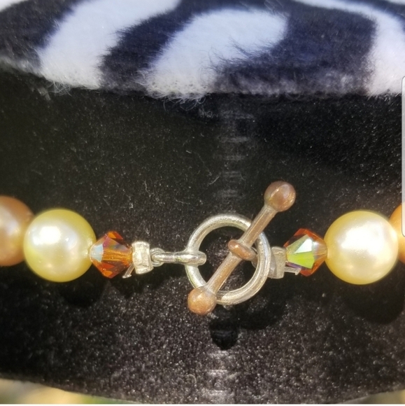 VINTAGE GLASS FAUX PEARL & CARVED MOTHER OF PEARL PENDANT NECKLACE - Picture 5 of 5